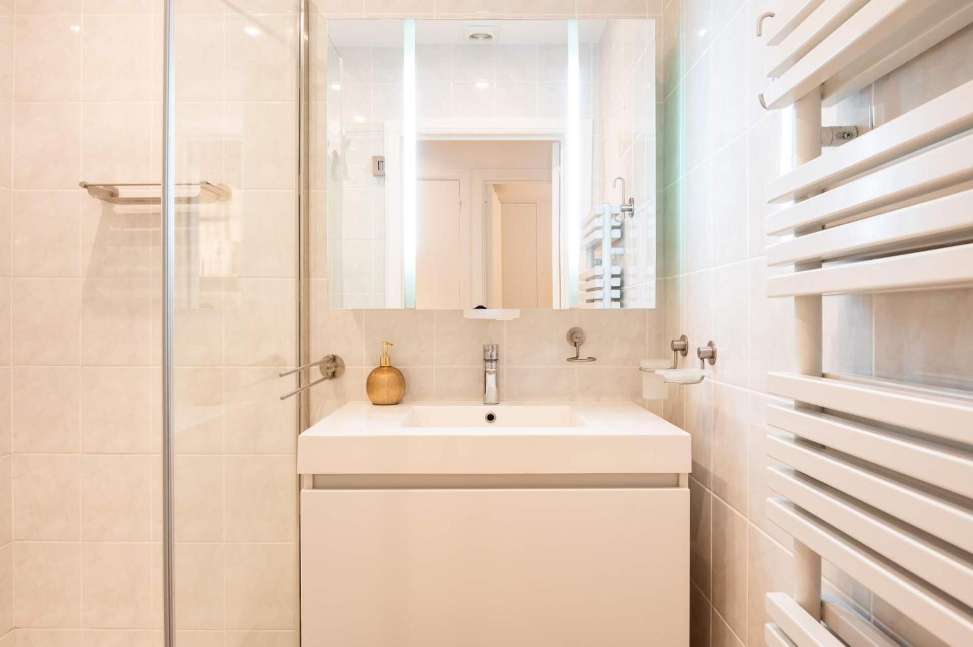Centrally Located Close To The Appartement *